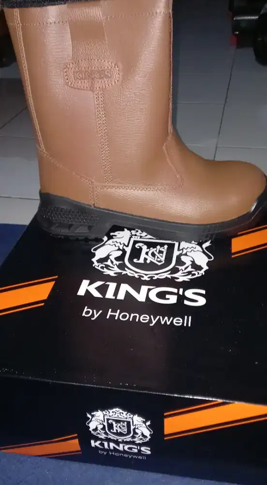 Sepatu safety Kings