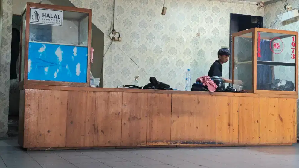 Meja etalase buat jualan
