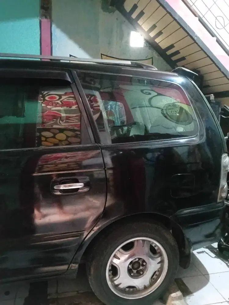 Trajet  2002 hitam matic