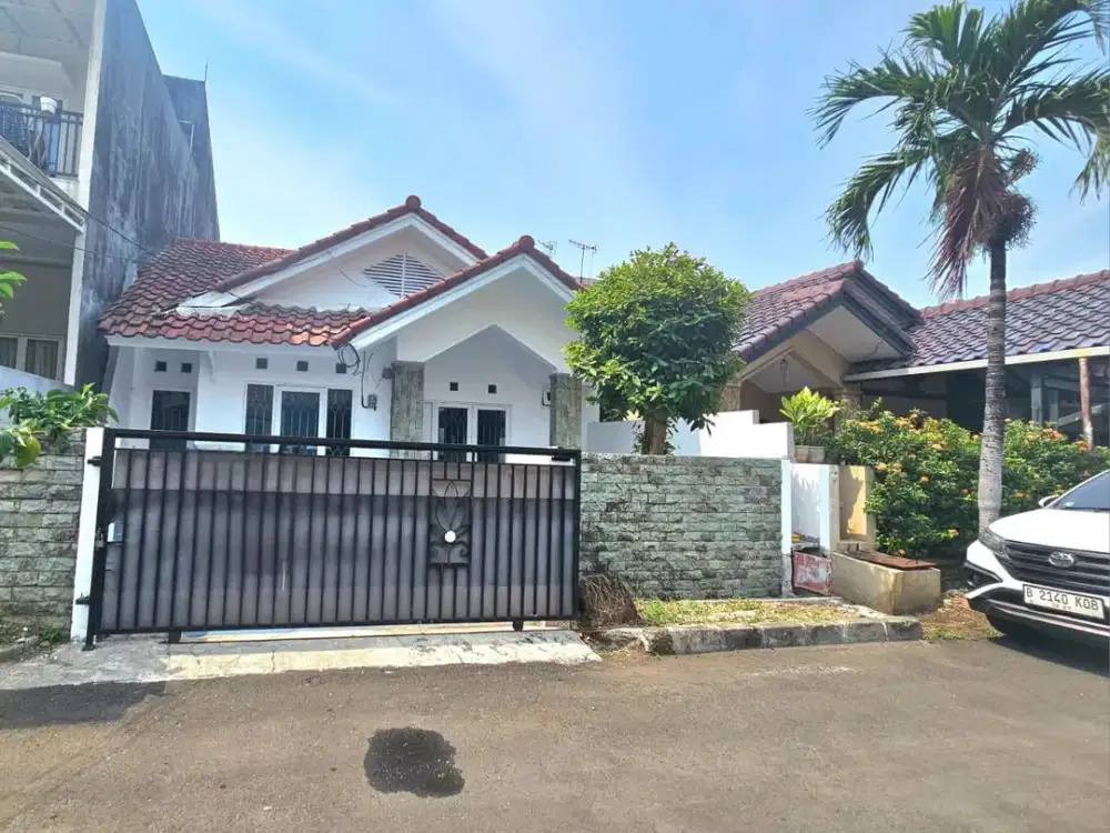 DIJUAL CEPAT! Rumah dengan SHM di Bulevar Hijau Harapan Indah Bekasi