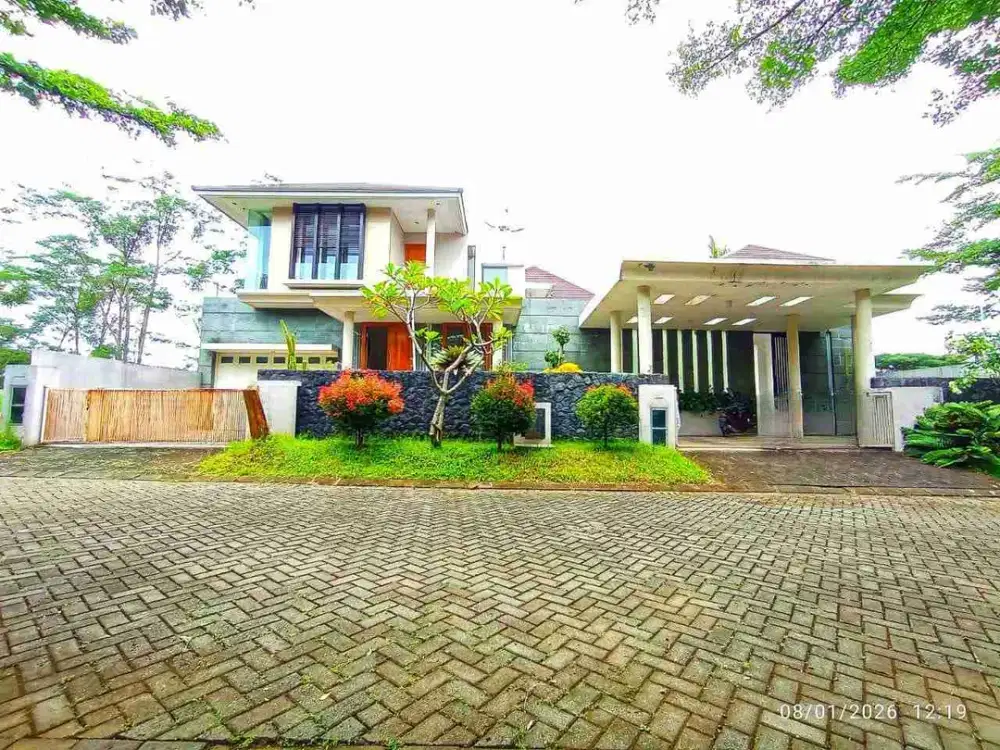 Di Jual Rumah 2LT Di Ixora Valley Araya - Malang  

Spesifikasi :
Luas Tanah : 480m²
Dimensi : 24 x 20
Luas Bangunan 372 m²
Kamar Tidur 4+1 
Kamar Mandi 3+1 

Kusen + Daun Pintu
Kitchen set
Bahan dari kayu jati

Pantry , Mini bar
Lemari di ruang kluarga,