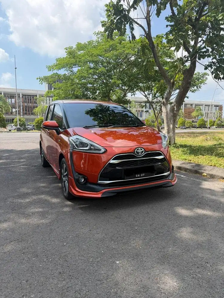 Toyota Sienta Q 1.5 CVT 2017 Orange