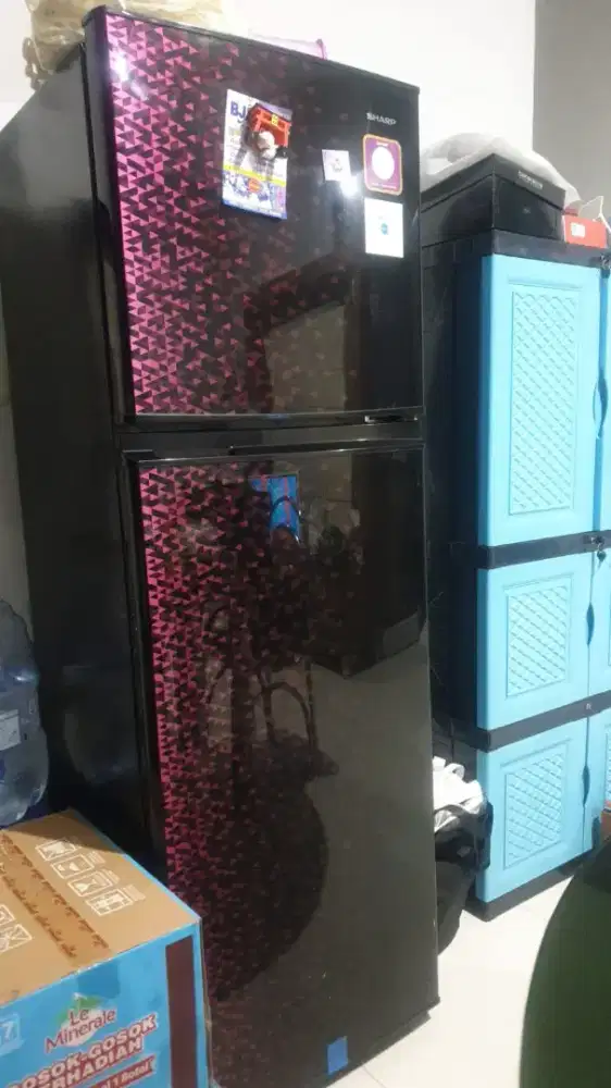 Kulkas 2 pintu Sharp masih bagus
