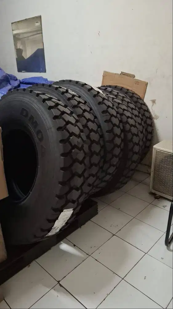 Jual 4 pasang Ban Truk Hankook DM 04 10.00R20