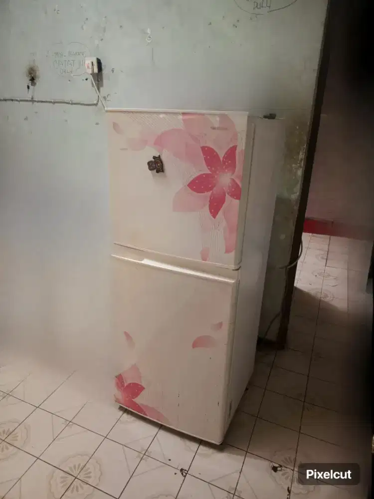 kulkas 2 pintu sharp bekas