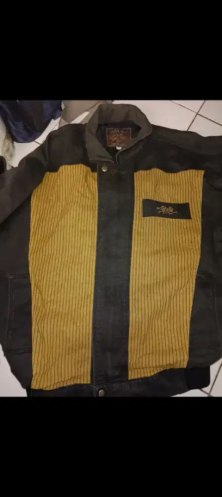 Dijual Borongan 2 jaket (yang 1 bisa bolak balik) dan 1 sweater nike