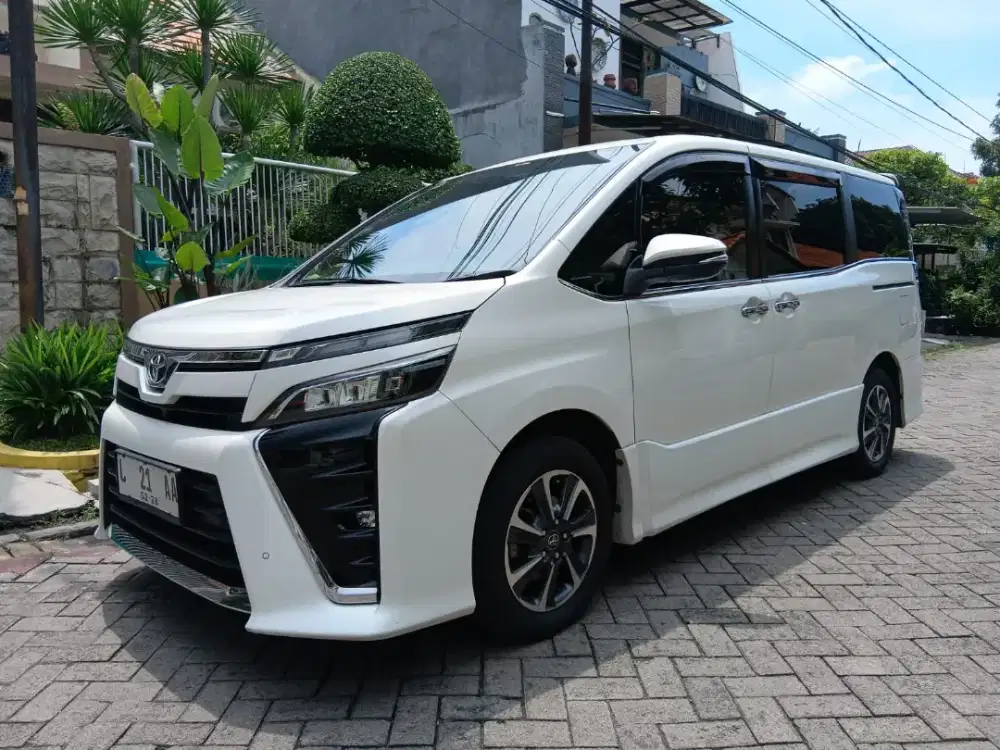 Toyota Voxy 2.0 at matic 2017