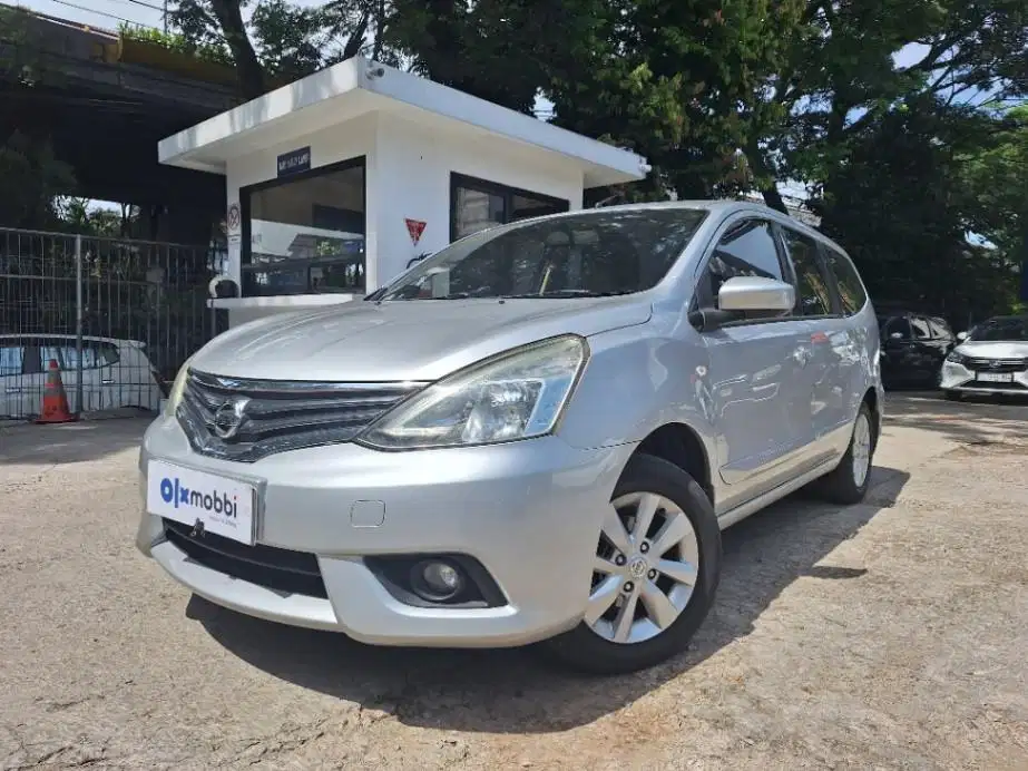 DP MURAH Nissan Grand livina 1.5 XV Bensin-AT 2015 Silver CKICB