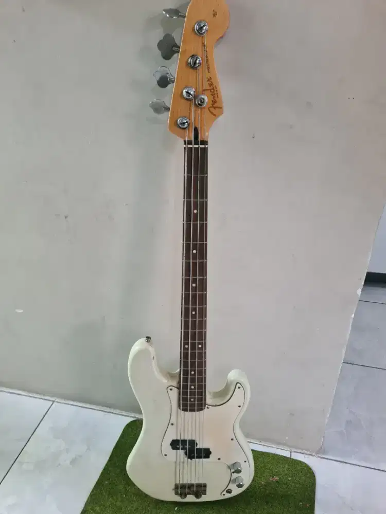 Bass Precision Fender (Custom High Quality)