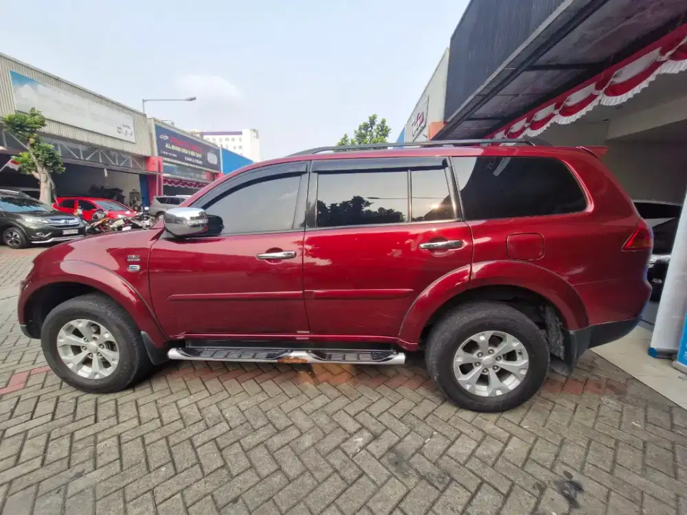 Mitsubishi Pajero Dakar 4x2 Automatic 2012 Diesel Merah Metalik