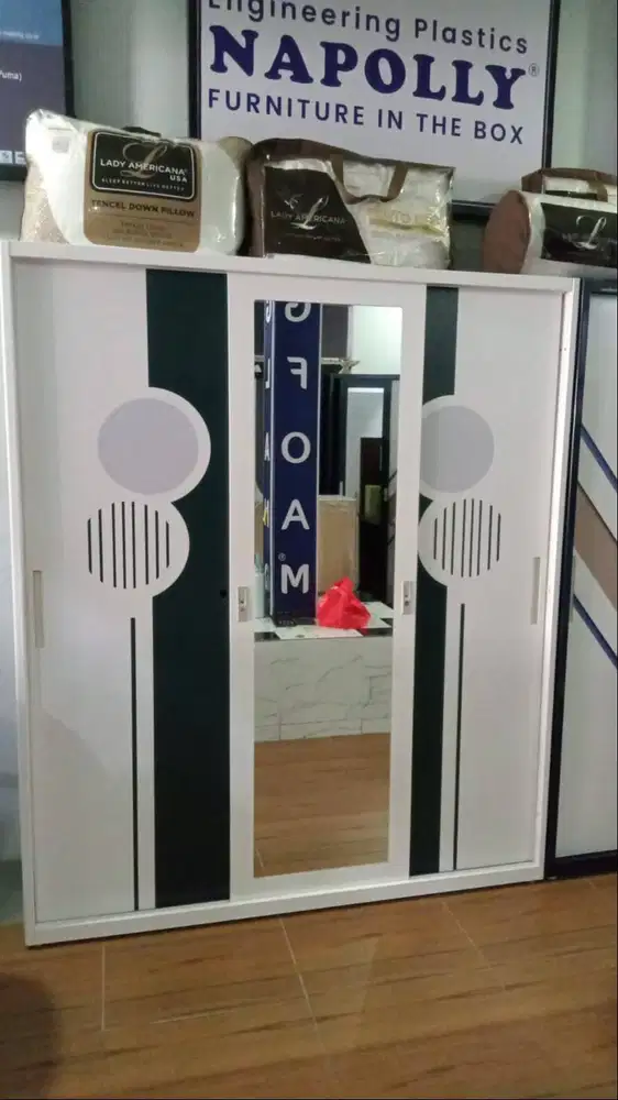 lemari plat besi 3 pintu