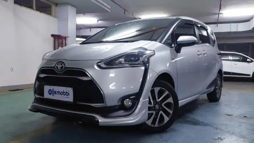 DP MURAH Toyota Sienta 1.5 Q Bensin-AT 2017 Silver CWOZB