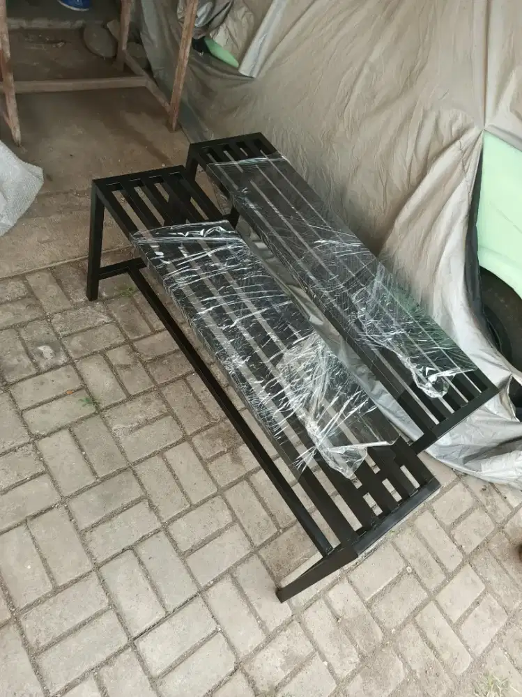 JUAL KURSI BESI MATERIAL KUAT DAN KOKOH SERTA MINIMALIS !!