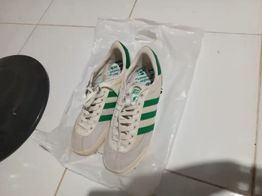 Sepatu Adidas Spezial bottle green x Liam Gallagher