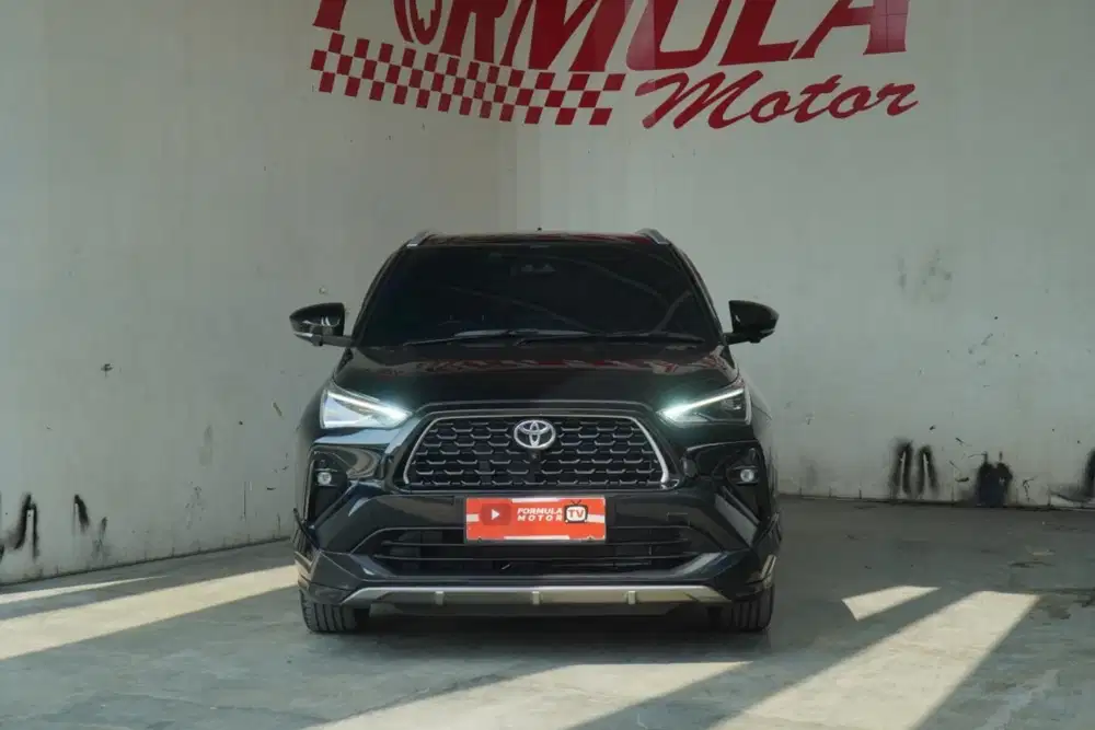 Toyota yaris cross GR hybrid 2023 Hitam