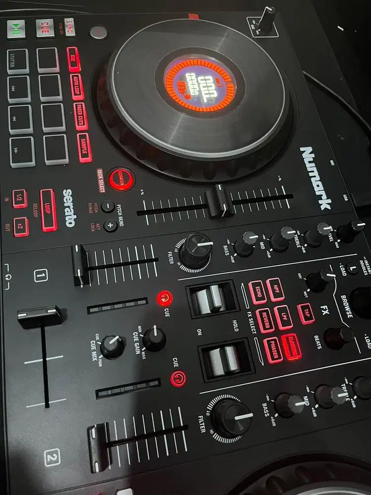 Alat DJ  Numark Mixtrack Platinum