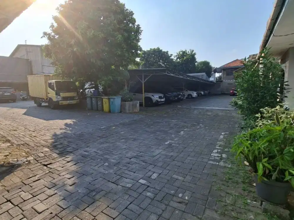 DIJUAL CEPAT Tanah Luas dengan Lokasi Strategis di Palmerah, Jakarta Barat