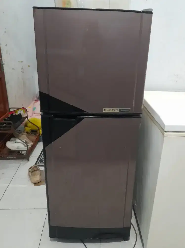 Kulkas 2 Pintu Toshiba Glacio . Second . Normal