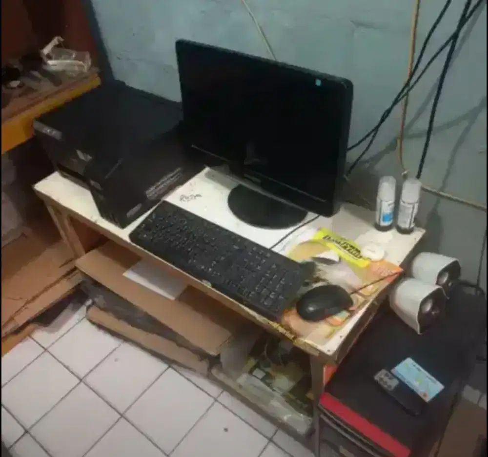 Dijual murah 1 set komputer ( cpu, monitor, keybord, mouse, speaker )