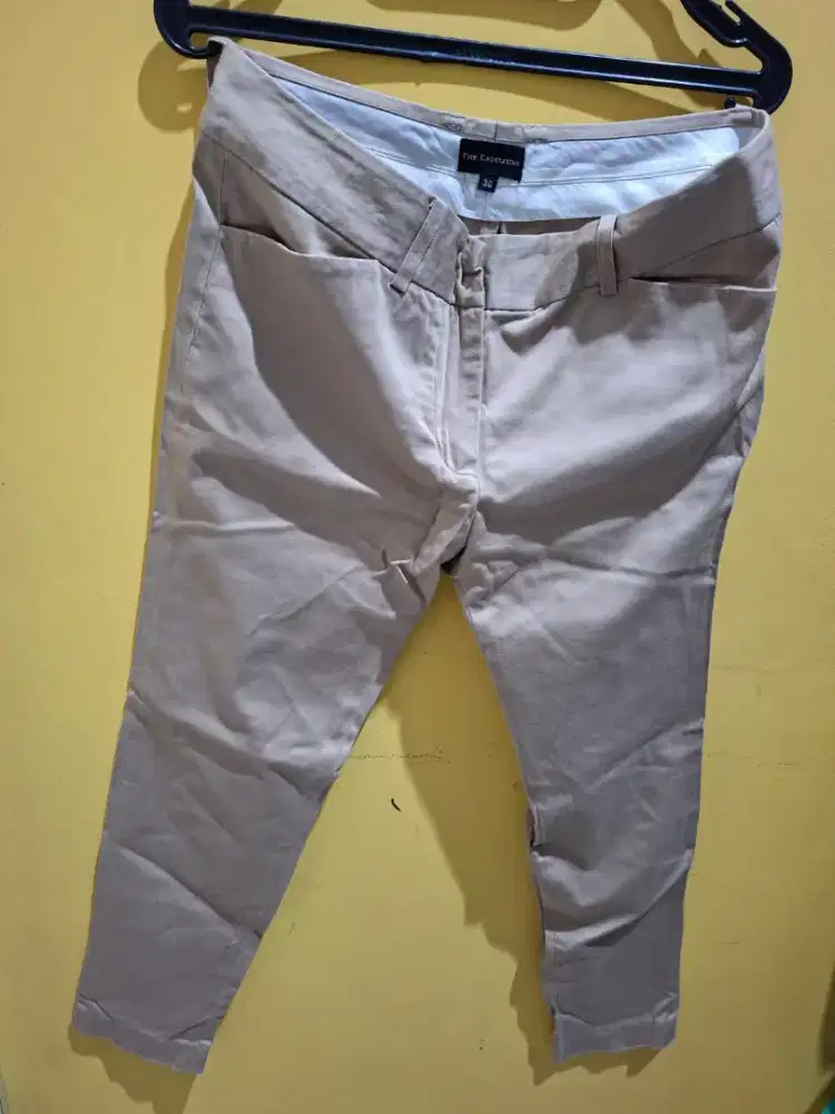 Dijual baju dan celana layak pakai
