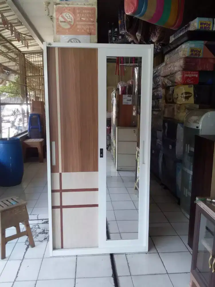 lemari besi pintu geser
