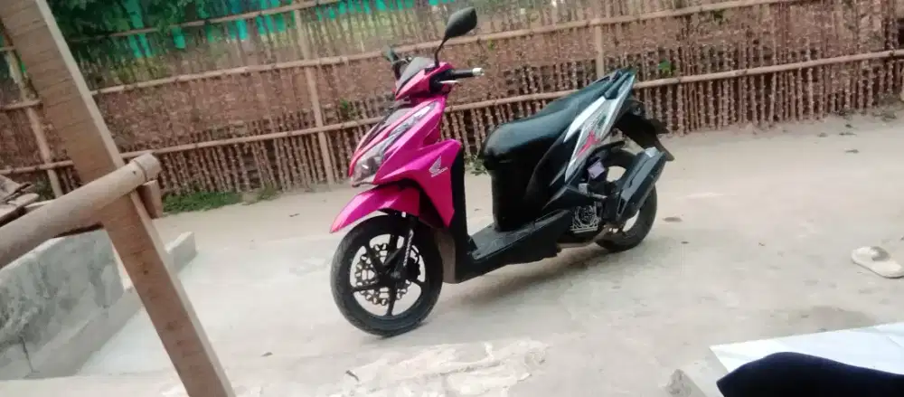 Honda Vario KZR 2013 putih