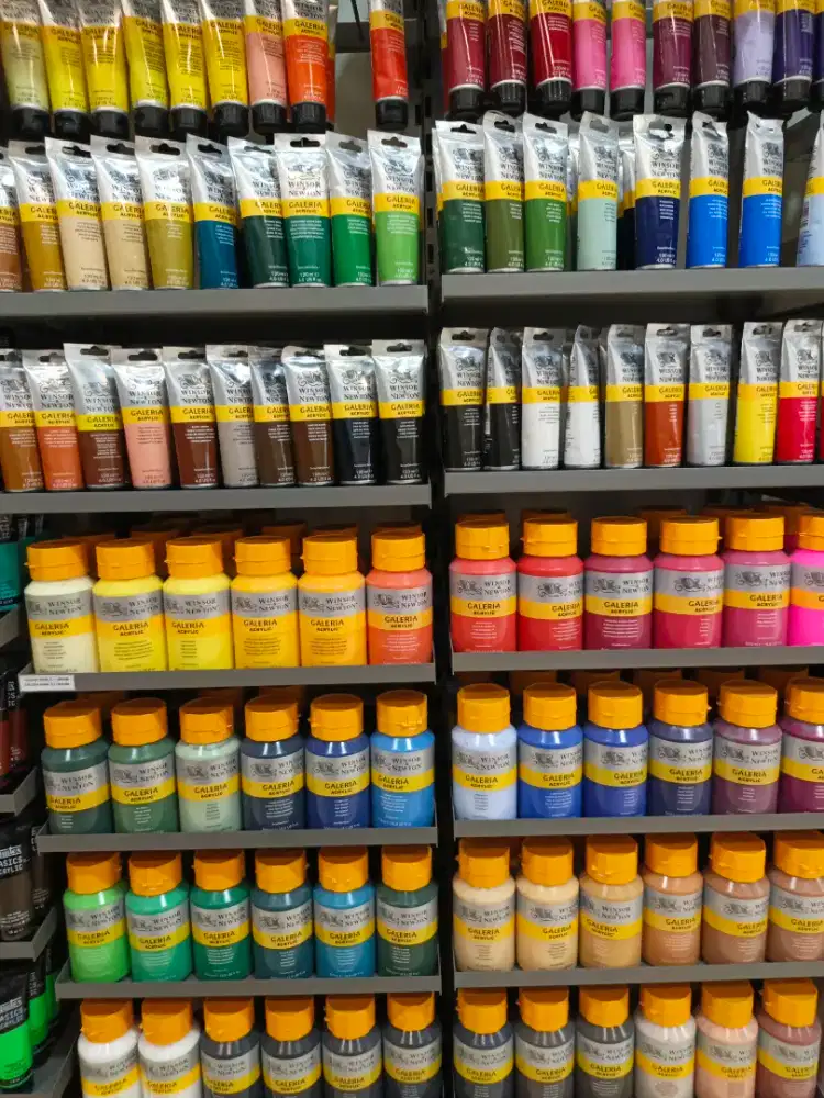Cat acrylic Liquitex dan Winsor & Newton