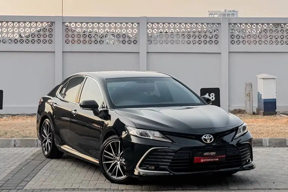Toyota Camry 2.5V 2.5 V Bensin Sunroof AT Matic 2022 Hitam Metalik