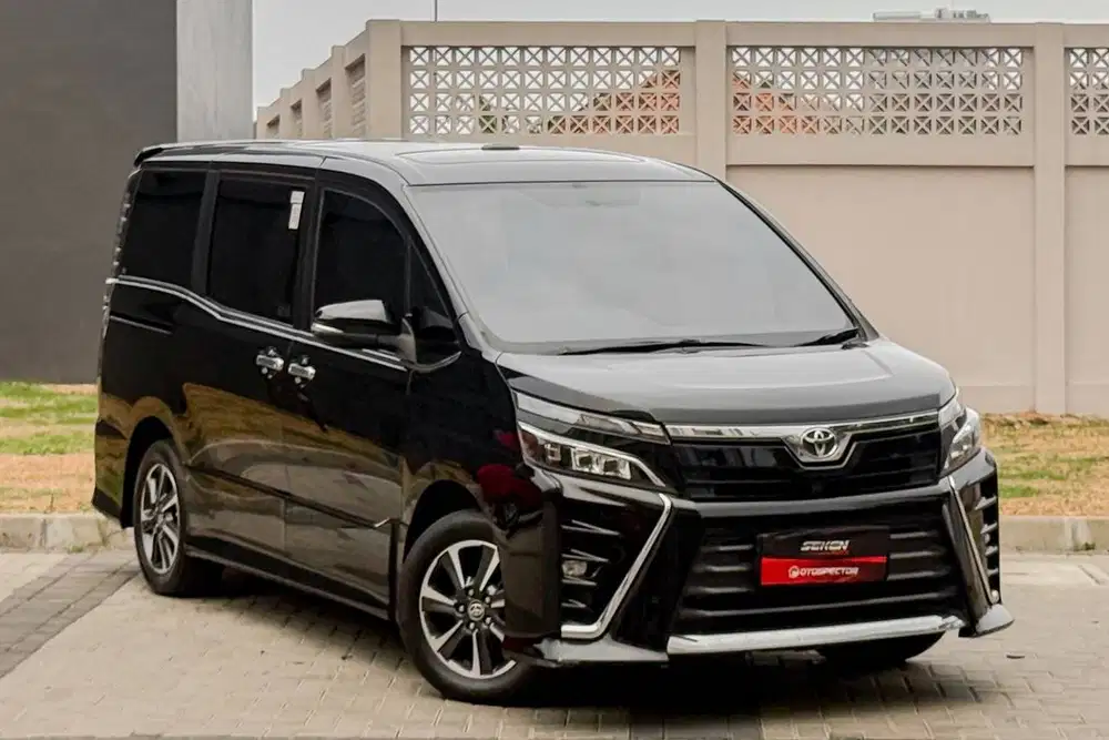 Toyota Voxy 2.0 Sunroof Moonroof AT Matic 2020 Putih Metalik.