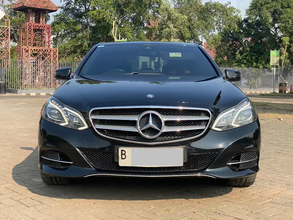 MERCEDES BENZ E250 AT HITAM 2015