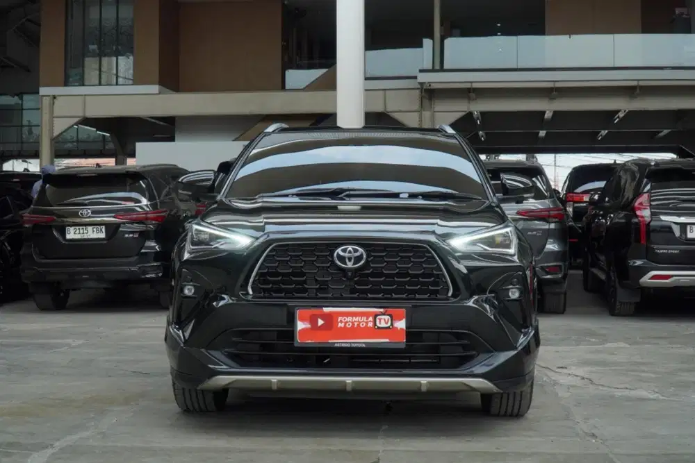 Toyota Yaris cross GR Hybrid 2023 Hitam