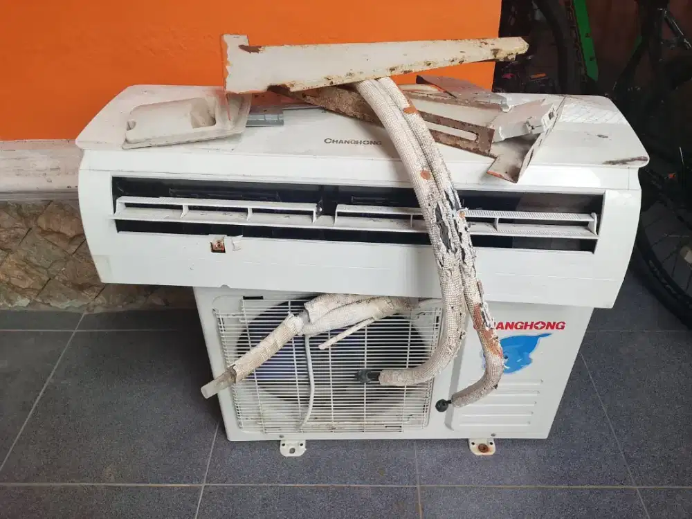 MENERIMA AC BEKAS RUSAK