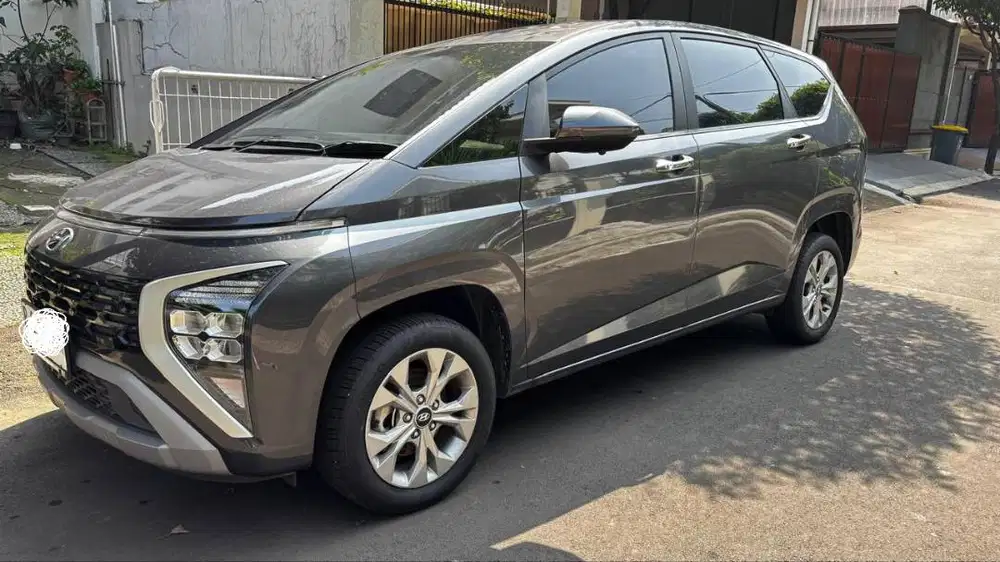 Hyundai Stargazer Essential IVT 6 Seater – Titan Gray Metallic - 2024