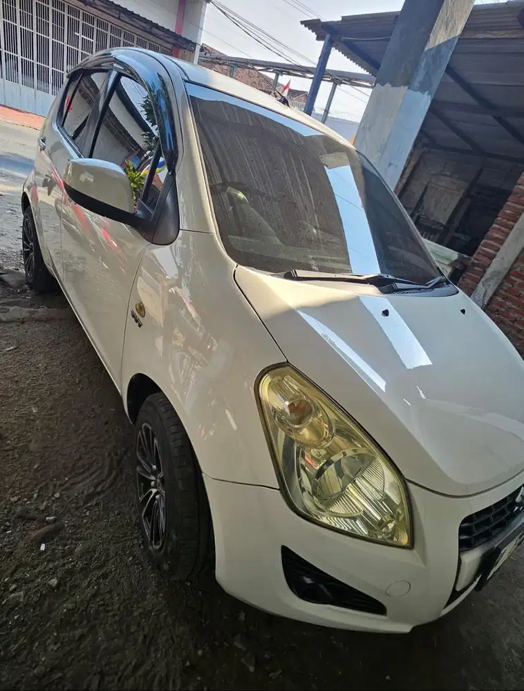 SUZUKI SPLASH AT 2013 (PUTIH)