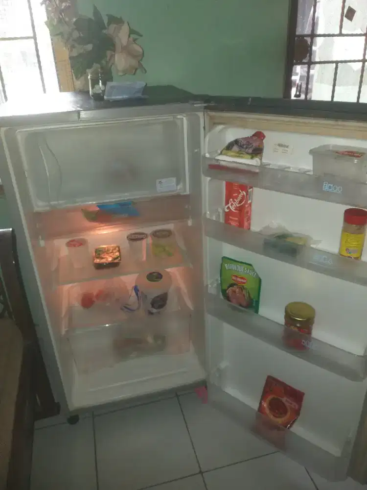 Kulkas 1 pntu low wat dngin normal tdk beku free lalamove skt