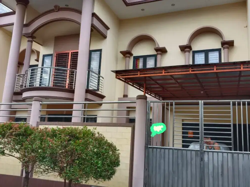 DIJUAL Rumah Cluster Cantik Furnished dan Siap Huni yang Memiliki Ruang Karaoke di Harapan Indah Regency, Bekasi