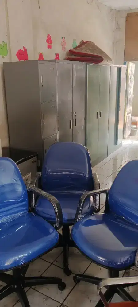 Kursi staf enak buat miting