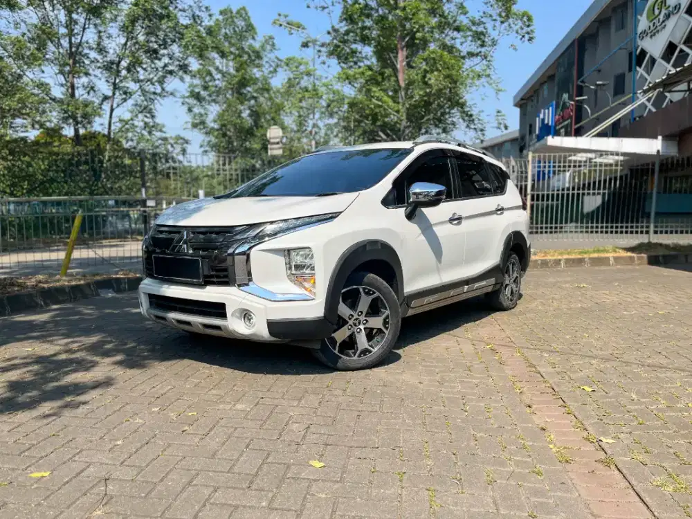 [LOW KM]MITSUBISHI XPANDER CROSS at 2021 Putih