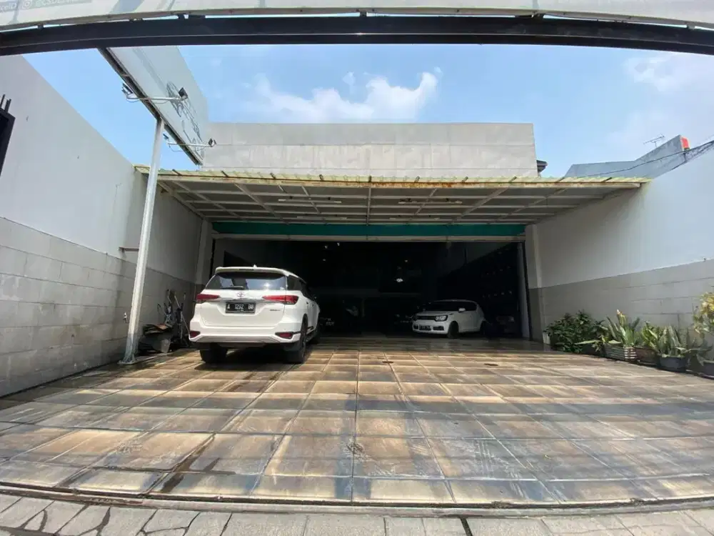 BANGUNAN EX SHOWROOM MOBIL KARAWACI - TANGERANG HARGA MIRING