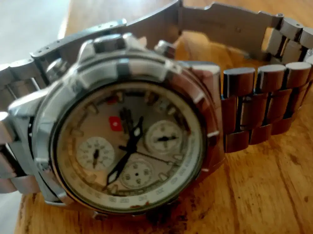 Jam tangan pria asli Swiss Army