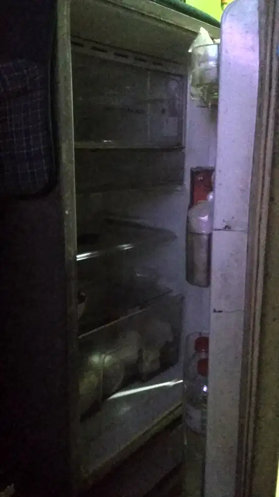 kulkas 1 pintu merk Toshiba Galcio