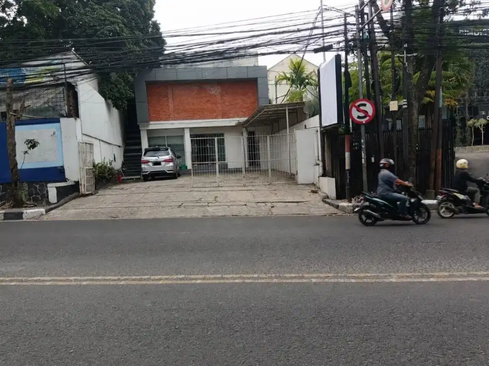 dijual dan di sewakan bangunan komersil  mainroad di jalan cikutra cocok buat usaha cafe apotek klinik sangat strategis
