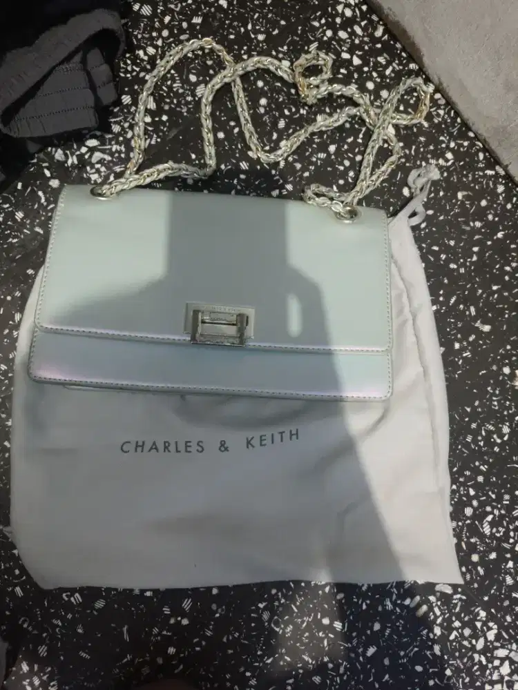 Tas cewe ori Charles Keith