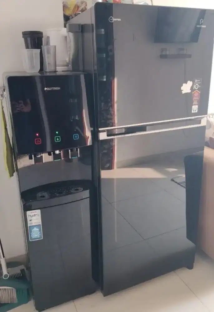 Bundling POLYTRON Kulkas+Dispenser Galon Bawah