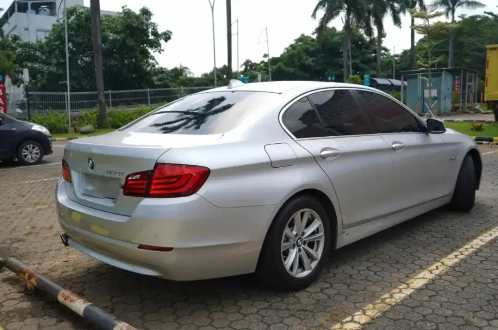 BMW 523i F10 2011 Silver | KM 69 Ribu | Siap Pakai