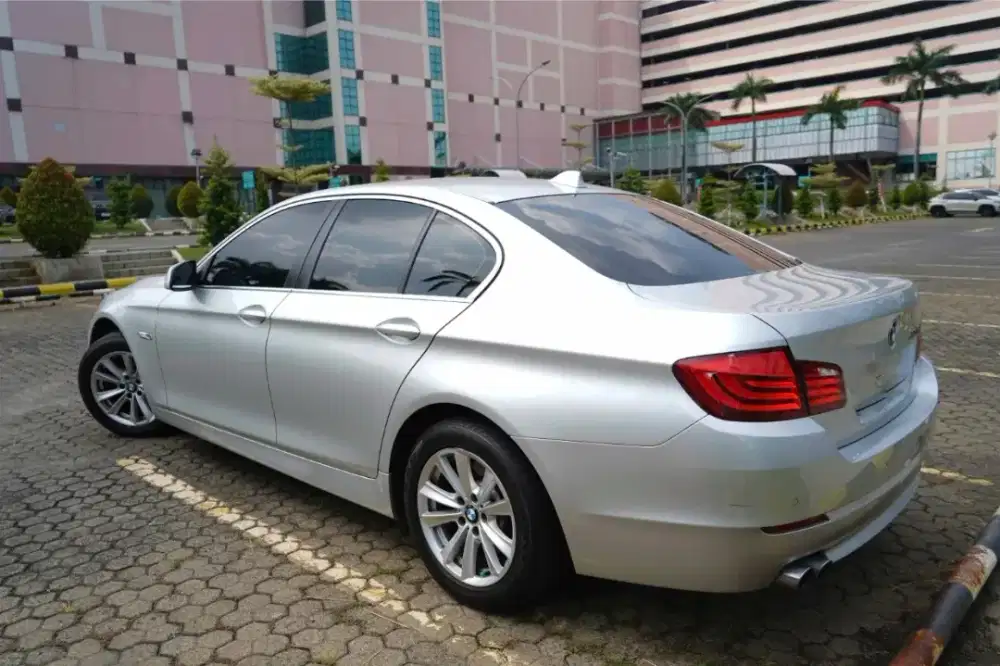 BMW 523i F10 2011 Silver | KM 69 Ribu | Siap Pakai