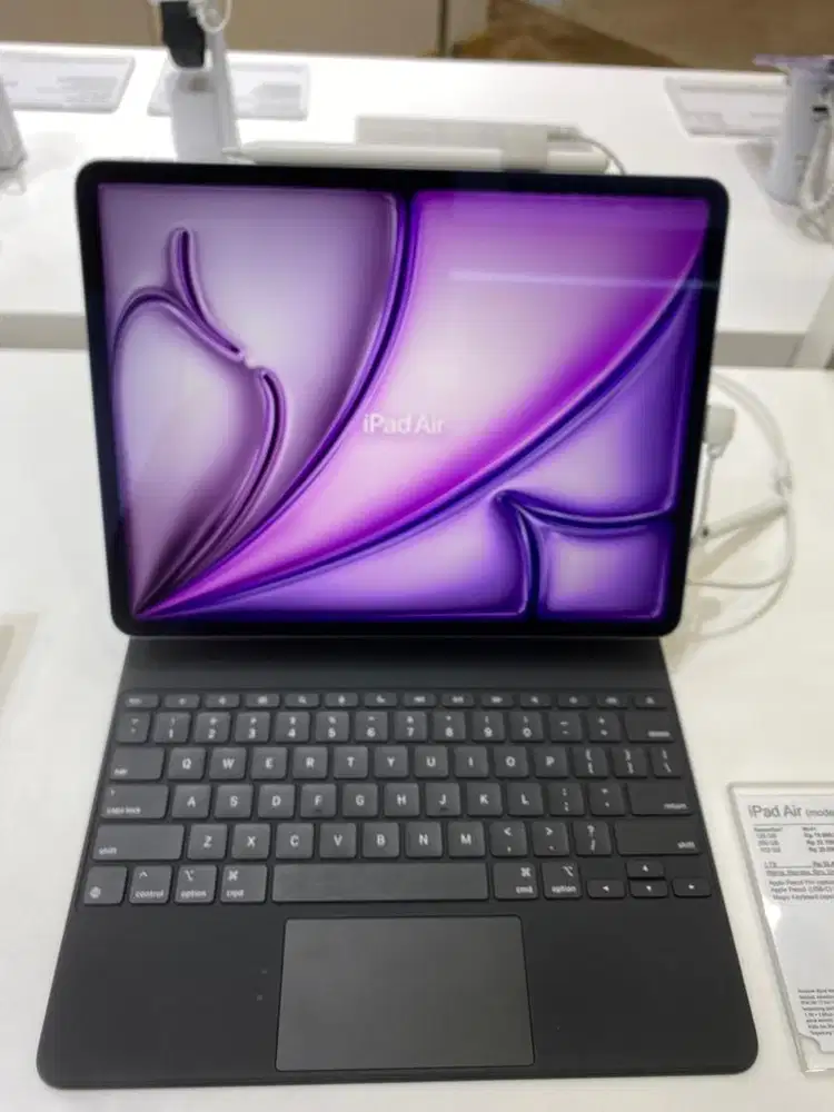 iPad Air model 13 inci