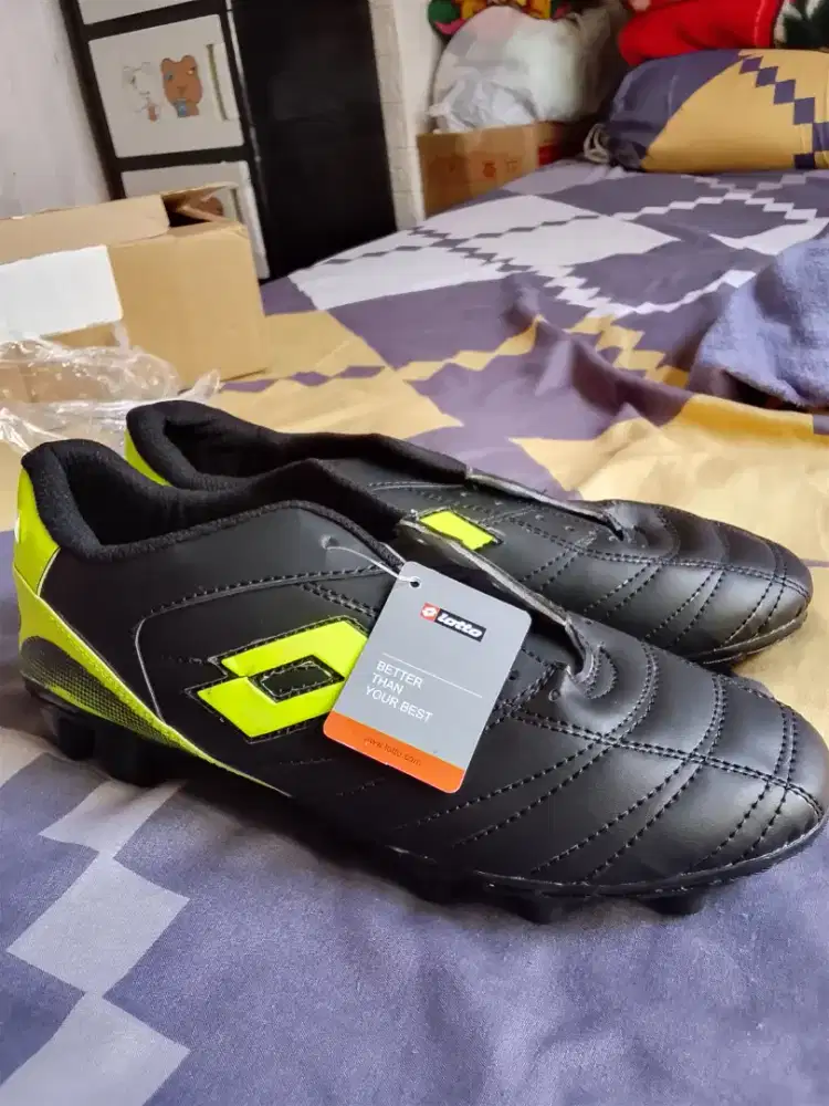 Sepatu Bola Merk Lotto Hitam hijau