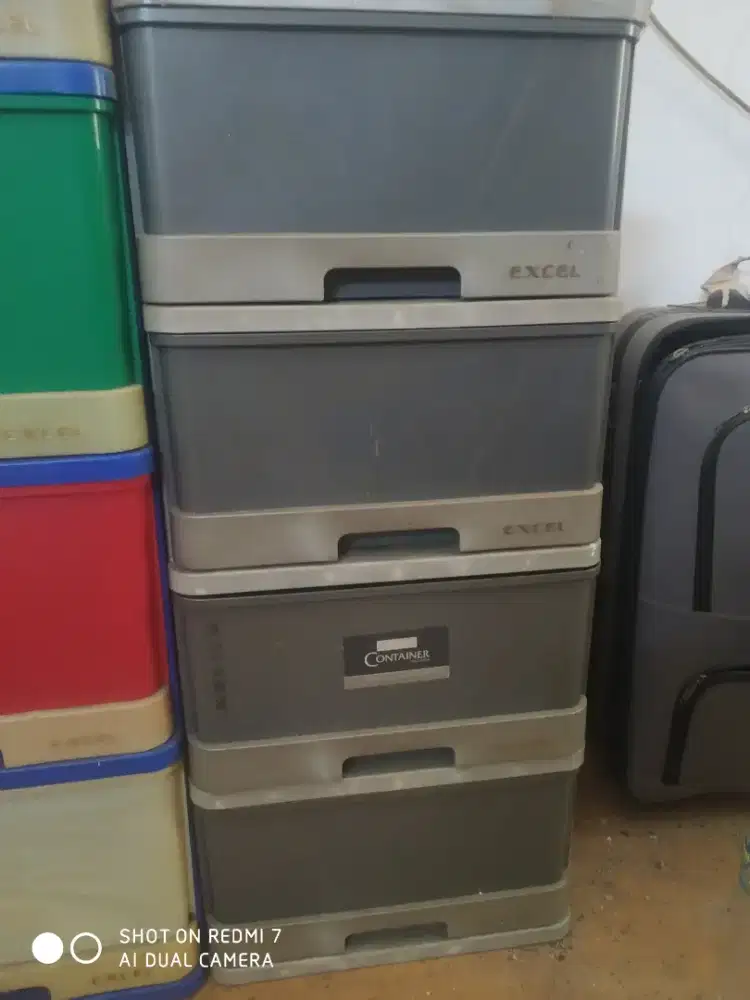 Container Excel ukuran M bekas warna abu