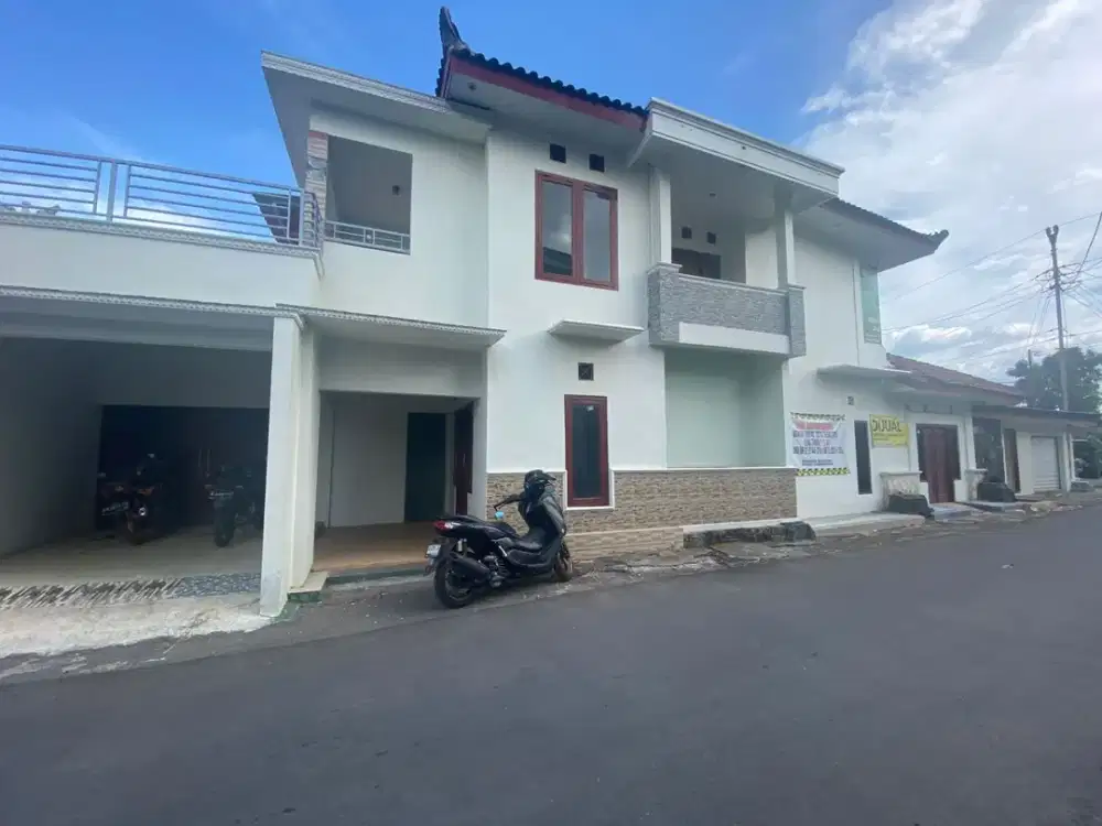Rumah SHM Rp1,2 Miliar Dekat Bandara & Plaza Ambarrukmo – Potensial untuk Investasi